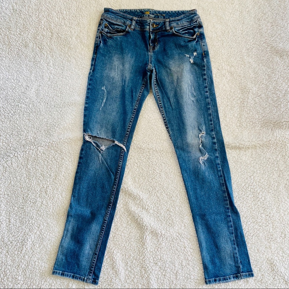Outback Red distressed jeans size 4